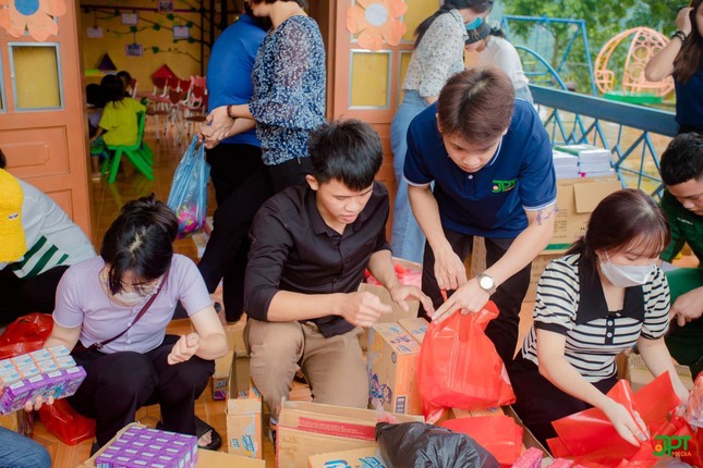 'Trung Thu cho em 2022' mang Tết đoàn viên đến với trẻ em nghèo vùng biên giới xã Chiềng Sơn ảnh 4
