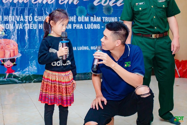 'Trung Thu cho em 2022' mang Tết đoàn viên đến với trẻ em nghèo vùng biên giới xã Chiềng Sơn ảnh 9