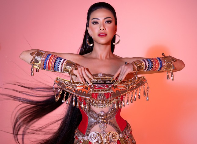 'Choáng ngợp' trước 'kiệt tác' nặng 30 kg của 'nàng Hậu' Việt tại "Miss Supranational 2022" ảnh 3