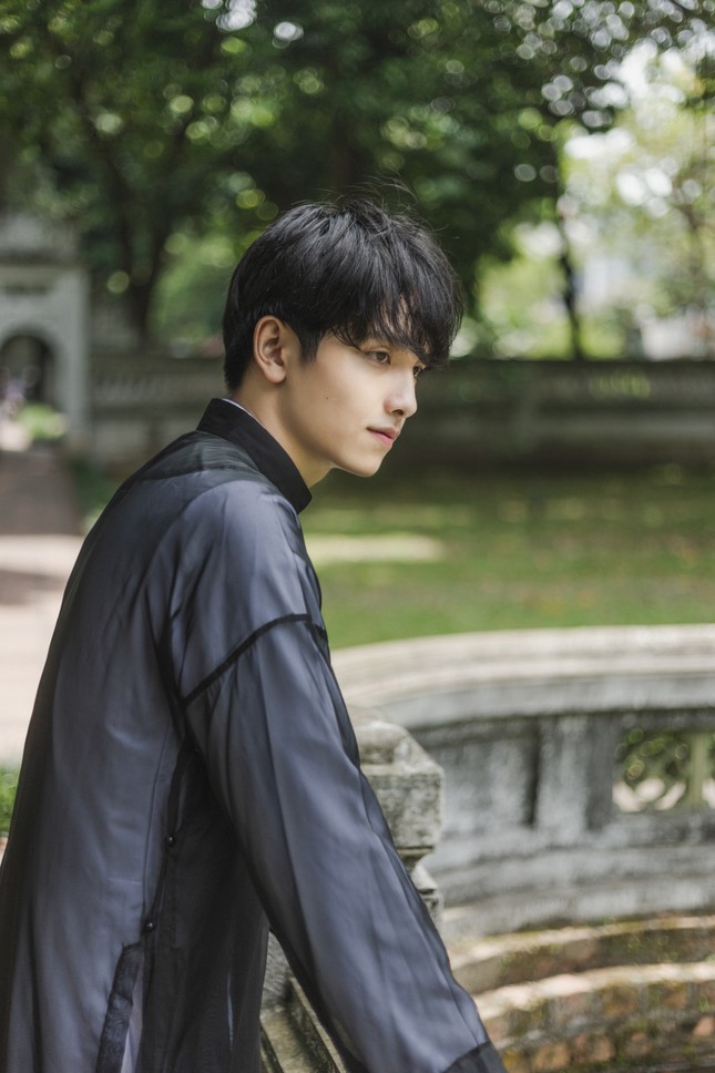 Hot boy Đại học Y trong bộ ảnh Quốc phục ảnh 1
