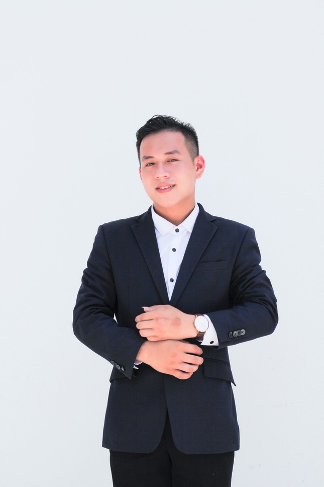 Hot boy đất Tổ toả sáng trên giảng đường đại học ảnh 1