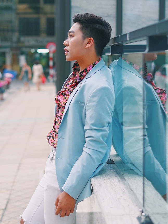 Nhà văn 9X Sơn Paris: “Sự tự tin sẽ giúp bạn sống tích cực hơn” ảnh 6