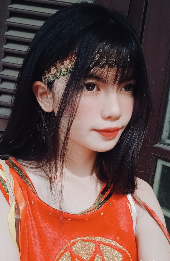 Nữ sinh Sư phạm ước được trình diễn những bộ trang phục tự mình thiết kế trên sàn catwalk ảnh 11