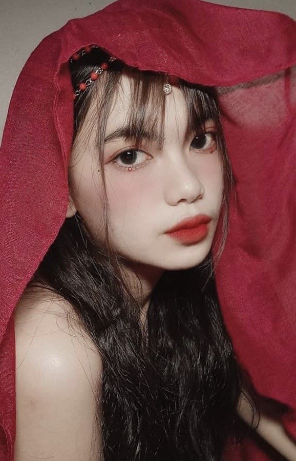 Nữ sinh Sư phạm ước được trình diễn những bộ trang phục tự mình thiết kế trên sàn catwalk ảnh 8