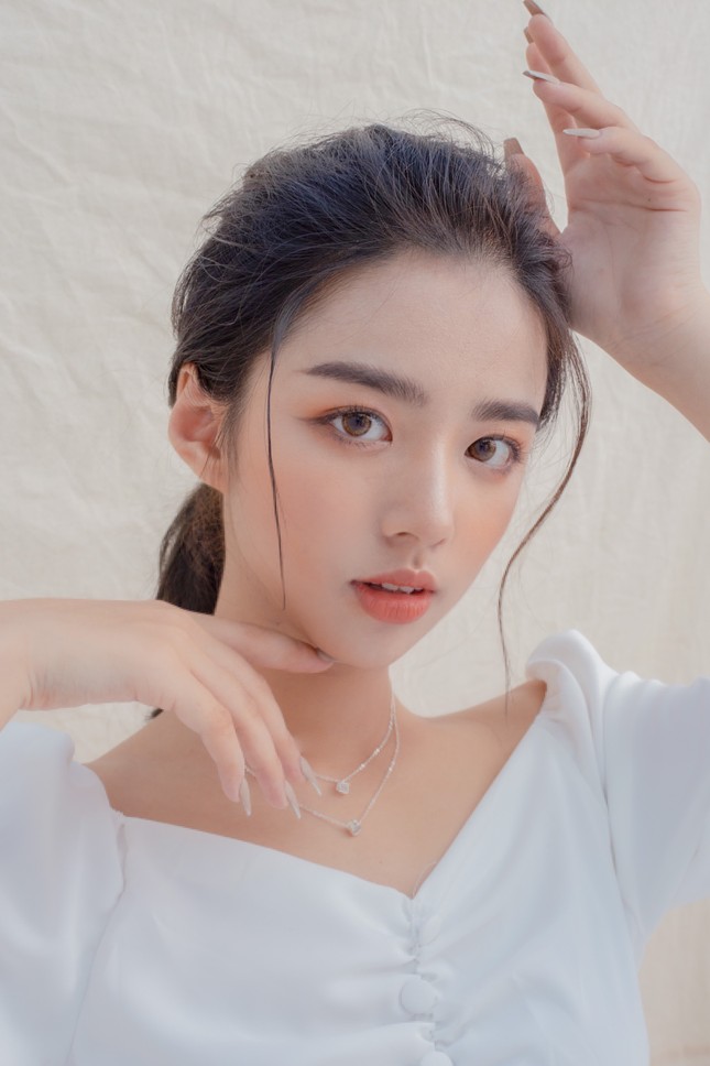 Hot girl Kinh tế Quốc dân bản lĩnh trước những cám dỗ khi nổi tiếng khá sớm ảnh 1