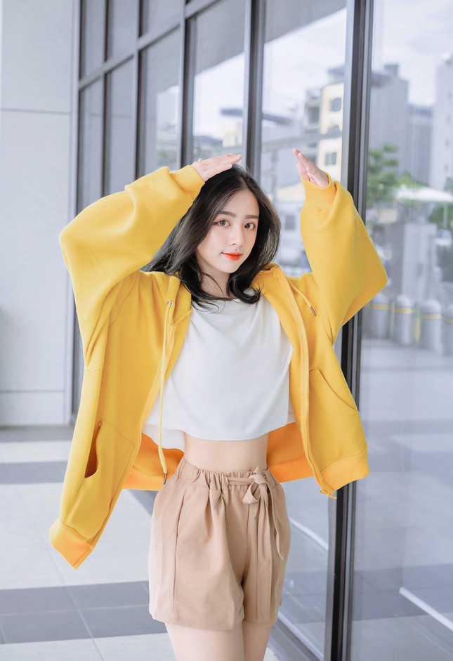 Hot girl Kinh tế Quốc dân bản lĩnh trước những cám dỗ khi nổi tiếng khá sớm ảnh 3