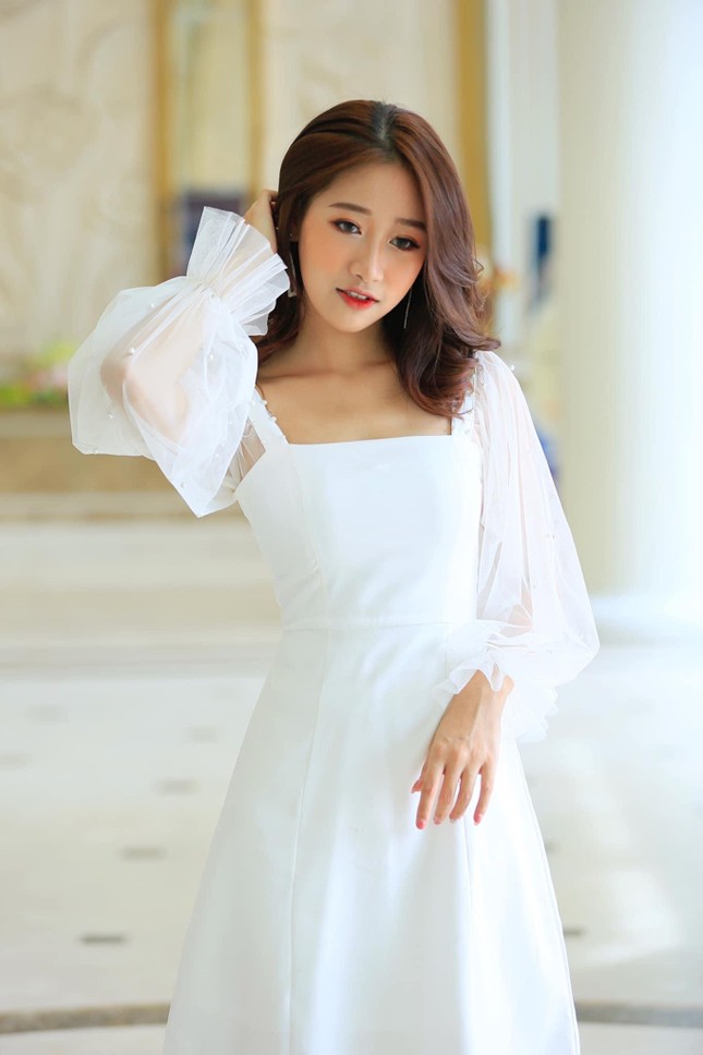 Nữ sinh sư phạm gợi cảm nổi danh trên truyền hình và mạng xã hội ảnh 11