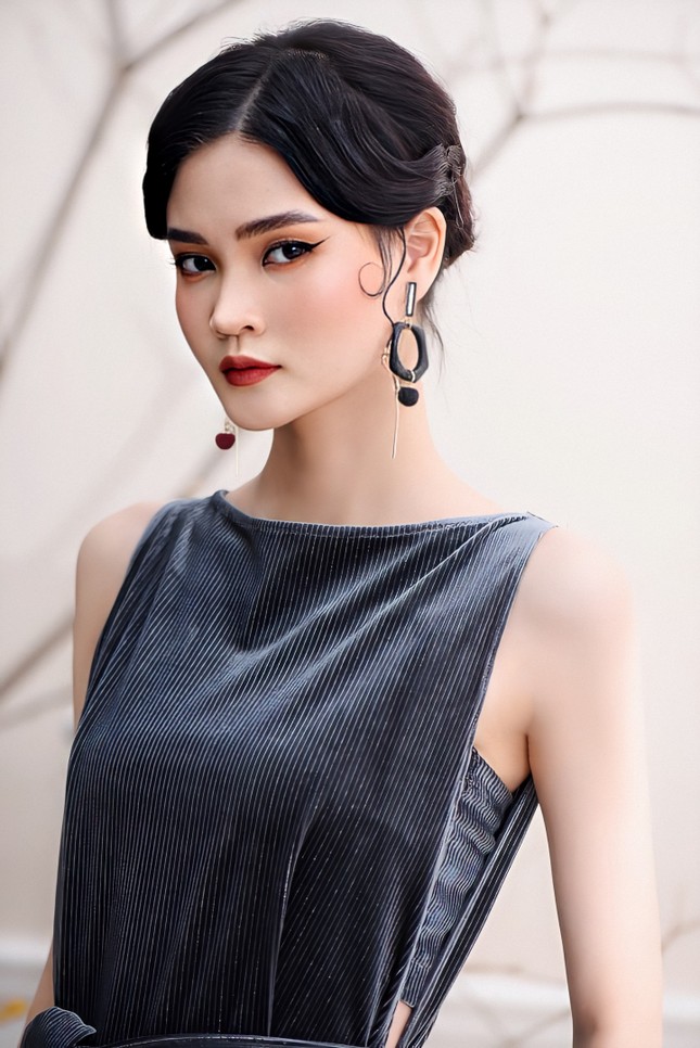 Bông hoa khác biệt giữa một rừng hoa ảnh 1