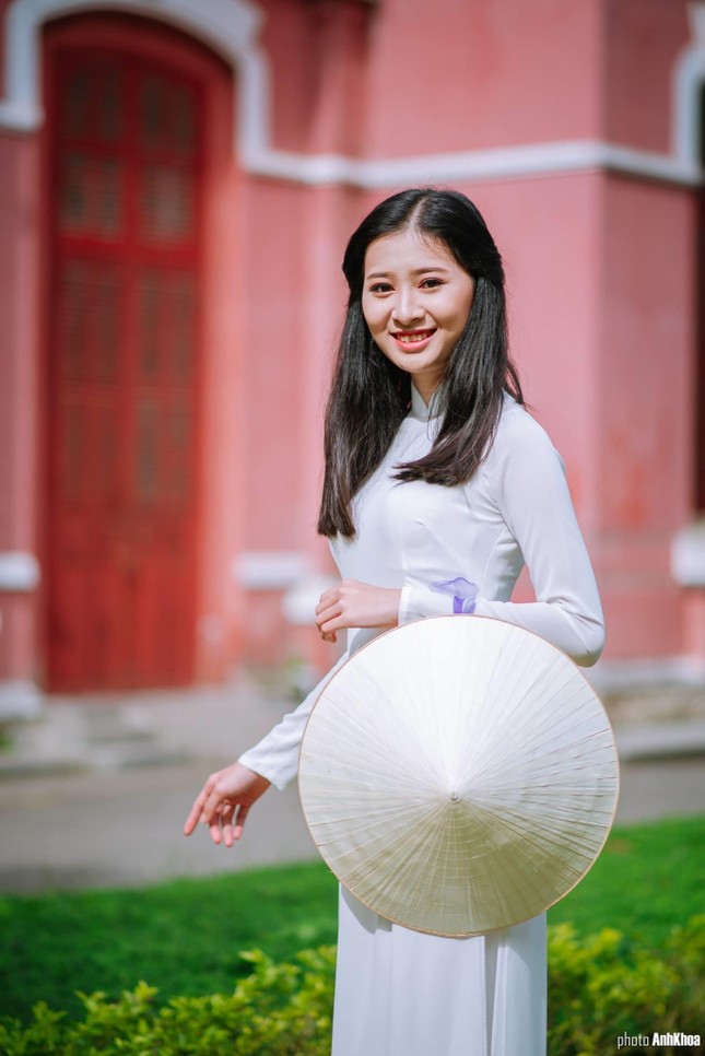 Hoa khôi ĐH Huế cực giỏi tiếng Anh, đạt 2 huy chương vàng bơi lội, mơ ước làm giáo viên ảnh 2