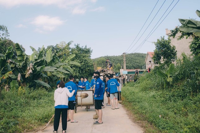 Mùa hè xanh tình nguyện của tuổi trẻ trường Đại học Thương Mại ảnh 9