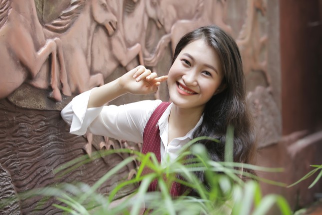 Nữ sinh đa tài trường Đại học Vinh vinh dự được đứng trong hàng ngũ của Đảng ảnh 5