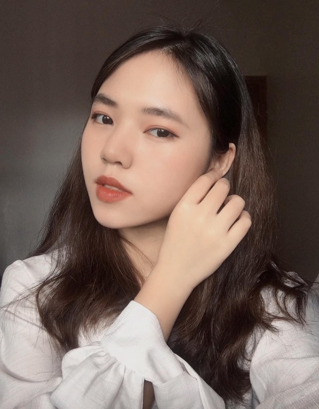 Hot Girl trường Đại học Lao động Xã hội nổi bật với vẻ đẹp lạ ảnh 9