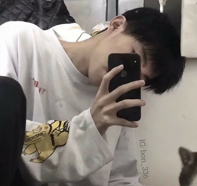 Danh tính bí ẩn của nam sinh xứ Trung với loạt cover khiến Fans Việt “lụi tim” ảnh 1
