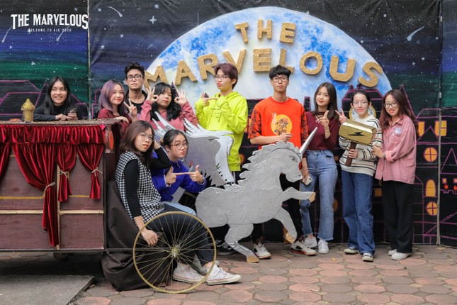 Trai xinh gái đẹp trường Báo nô nức check-in cùng photobooth “X-Project” ảnh 2