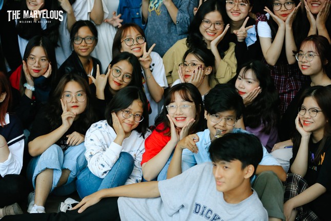 Trai xinh gái đẹp trường Báo nô nức check-in cùng photobooth “X-Project” ảnh 5