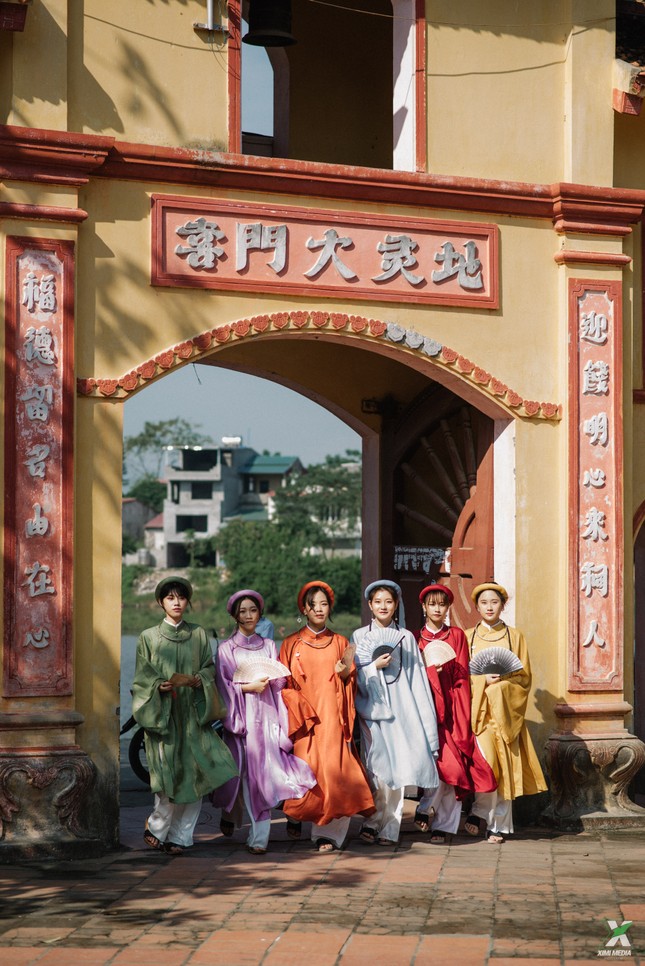 D2K61 Nguyễn Huệ: Ngược dòng thời gian với bộ ảnh kỷ yếu cổ phục Việt Nam ảnh 13