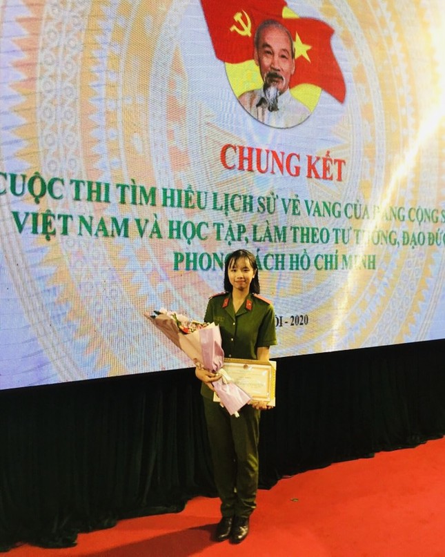 Nữ sinh cảnh sát đến từ Tuyên Quang có bảng thành tích dài kín trang A4 ảnh 4