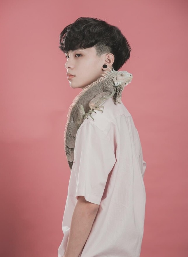 Hồ Anh Sơn - Chàng trai đa tài và phong cách thời trang “không đụng hàng” ảnh 2