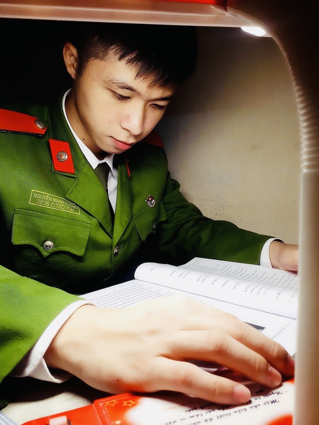 Nam sinh trường Công an đạt giải Nhất cuộc thi Lập trình sinh viên quốc tế ảnh 1
