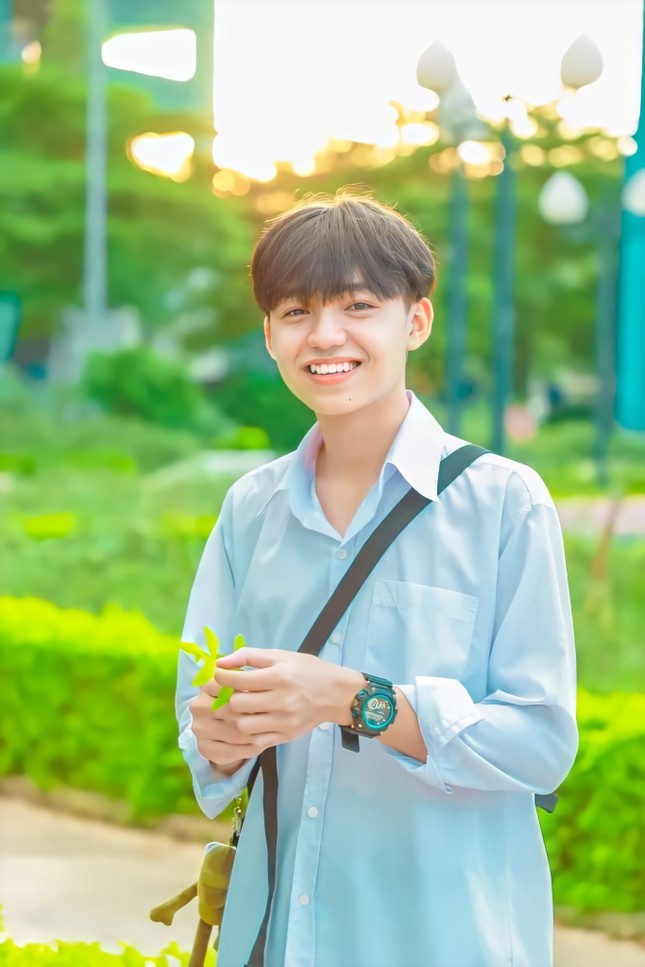 Hot Tiktok Tân Hạc: Nam sinh tài năng với nụ cười tỏa nắng và động lực sống tích cực ảnh 2