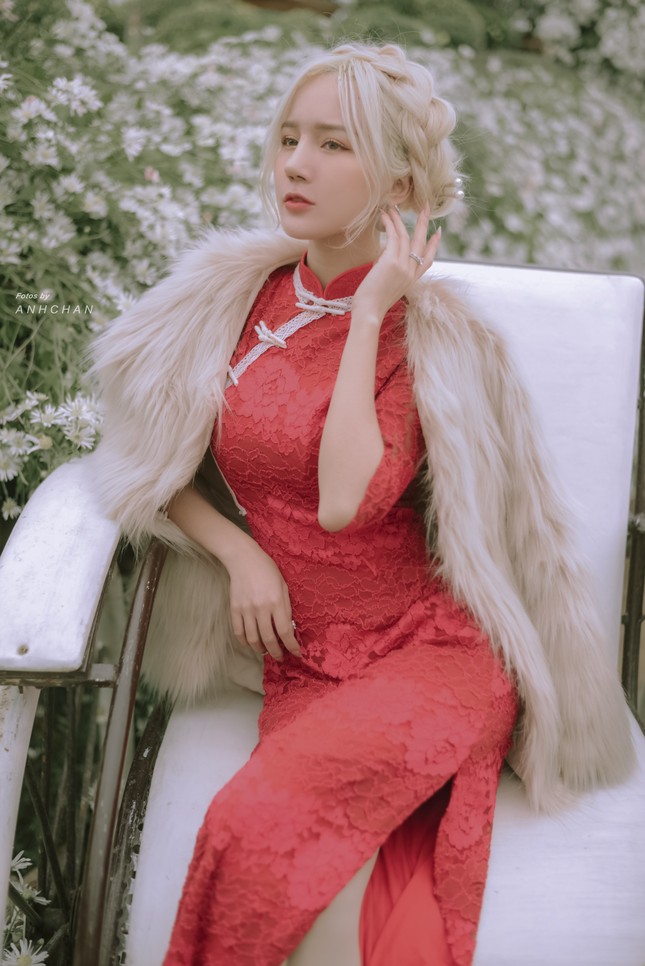 Hot girl Nghệ An có mái tóc bạch kim được mệnh danh “Thần tiên tỷ tỷ” phiên bản Việt mặc đồ gì đi chơi Tết? ảnh 3