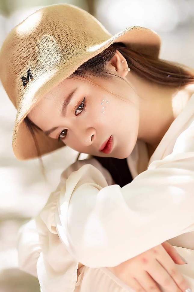 Hotgirl Chứng khoán “Dính độc toàn thân” ảnh 6