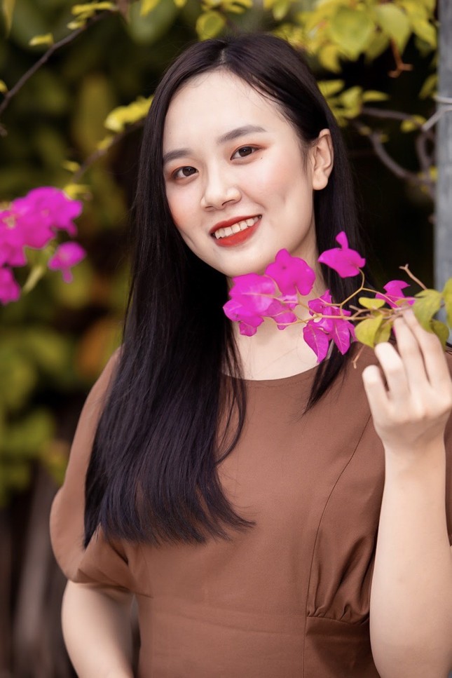 Người đẹp được yêu thích nhất Hutech: Bùn dưới chân nhưng nắng ở trên đầu ảnh 1
