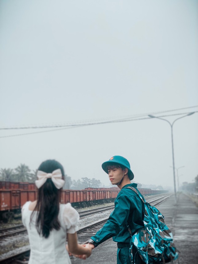 Bộ ảnh ‘Tiễn người yêu lên đường nhập ngũ’ của đôi bạn đến từ Quảng Ninh ảnh 6