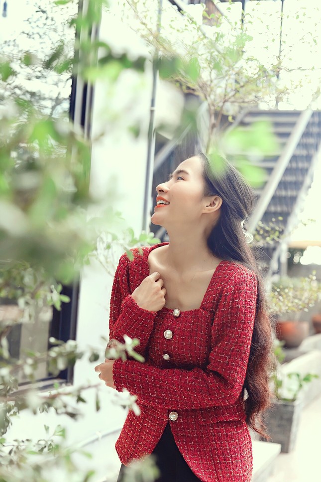 Xúc động về “người cha” bán ổi – Nữ giảng viên xinh đẹp nhận “bão view” trên tiktok ảnh 1