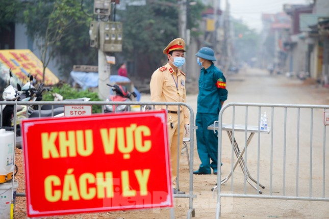 Lập 12 chốt kiểm soát, cách ly cả thôn Đông Cứu - Thường Tín vì có ca mắc COVID-19 ảnh 1
