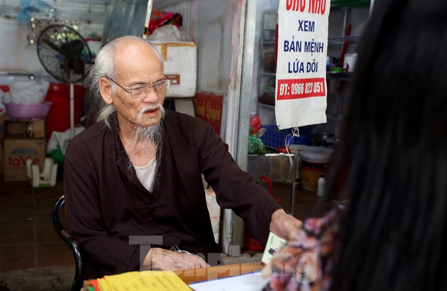 Người dân Thủ đô chen chân đi lễ Phủ Tây Hồ ngày đầu tháng 11 âm lịch ảnh 5