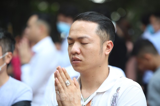 Người dân Thủ đô chen chân đi lễ Phủ Tây Hồ ngày đầu tháng 11 âm lịch ảnh 7