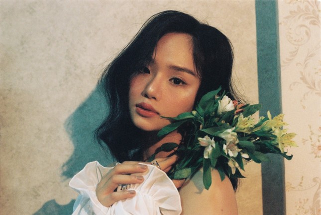 Tạm biệt hình ảnh tomboy, Miu Lê hóa nàng thơ mơ màng khiến bao người ngẩn ngơ ảnh 1