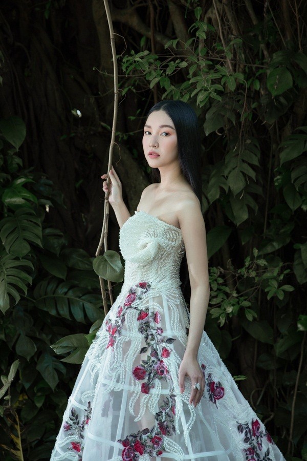 Giữa một rừng mỹ nhân nóng bỏng, “nàng thơ xứ Huế” Ngọc Trân như cơn gió mát lành ảnh 3