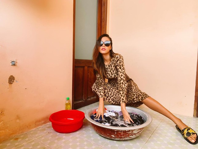 Minh Tú hết hạn cách ly, hạnh phúc khi được về nhà sau 4 tháng mắc kẹt ảnh 1