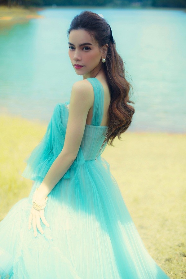 Không thể ngờ dù bụng bầu đã lớn, Hồ Ngọc Hà vẫn mạo hiểm làm điều này cho album mới ảnh 1