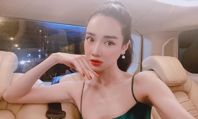 Nhã Phương quay video tạo dáng đủ kiểu nhưng dân tình chỉ chú ý đến bộ phận này của cô ảnh 9