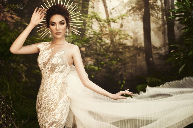 “Gái một con” Lan Khuê khoe vóc dáng chuẩn đến khó tin trong đầm xuyên thấu ảnh 1