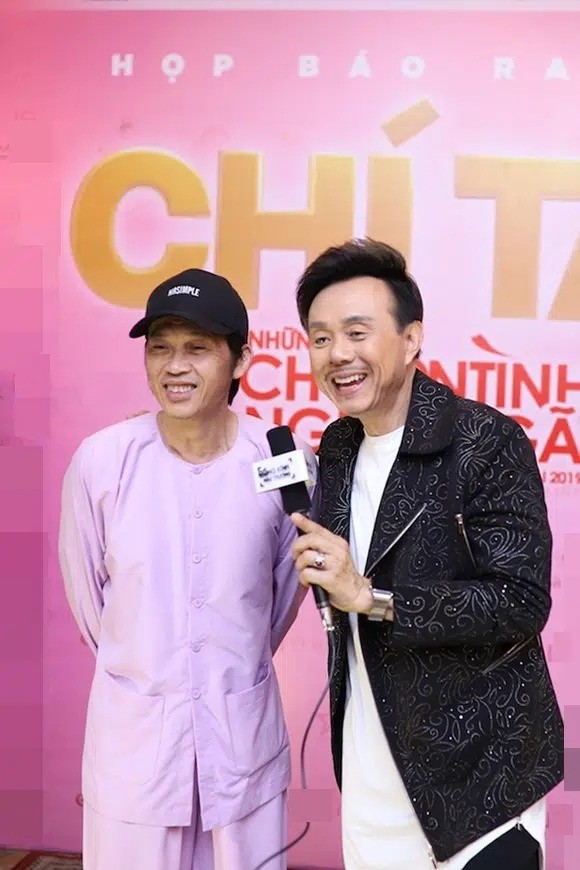 Hoài Linh nói gì trước cảnh hàng trăm Youtuber, Streamer vây kín Trung tâm Pháp y? ảnh 3