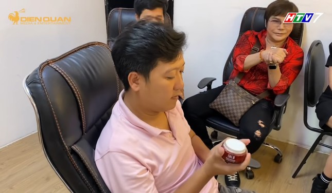 Trường Giang thú nhận bị Nhã Phương “ép” xài kem dưỡng da mặt ảnh 5