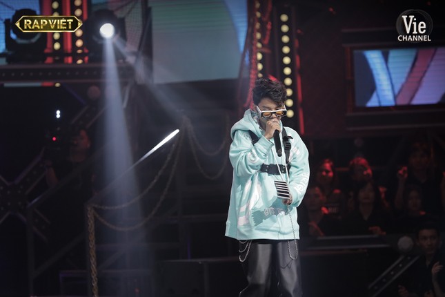 “Rap Việt“: Tlinh tạo kỳ tích khi một mình “cân” hai đối thủ “nặng ký“ ảnh 10
