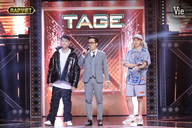 “Rap Việt“: Tlinh tạo kỳ tích khi một mình “cân” hai đối thủ “nặng ký“ ảnh 2