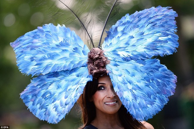 Những chiếc mũ độc đáo tại lễ hội đua ngựa Royal Ascot ảnh 1