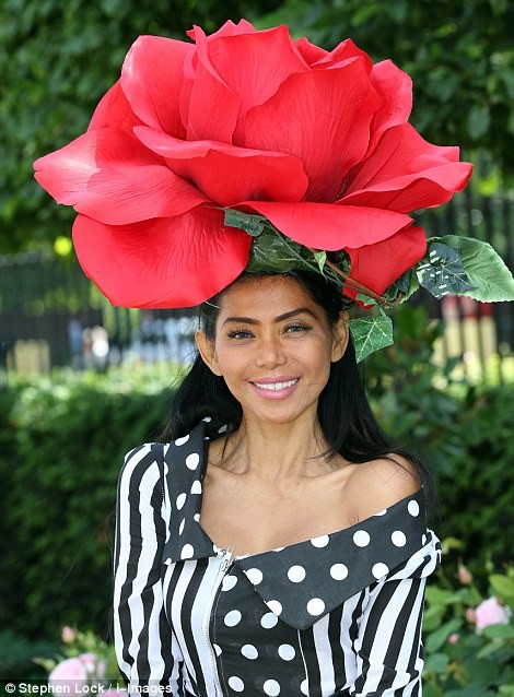 Những chiếc mũ độc đáo tại lễ hội đua ngựa Royal Ascot ảnh 5