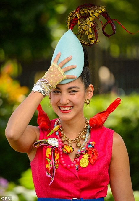 Những chiếc mũ độc đáo tại lễ hội đua ngựa Royal Ascot ảnh 3