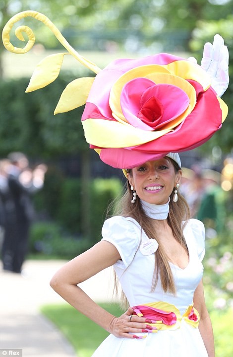 Những chiếc mũ độc đáo tại lễ hội đua ngựa Royal Ascot ảnh 11