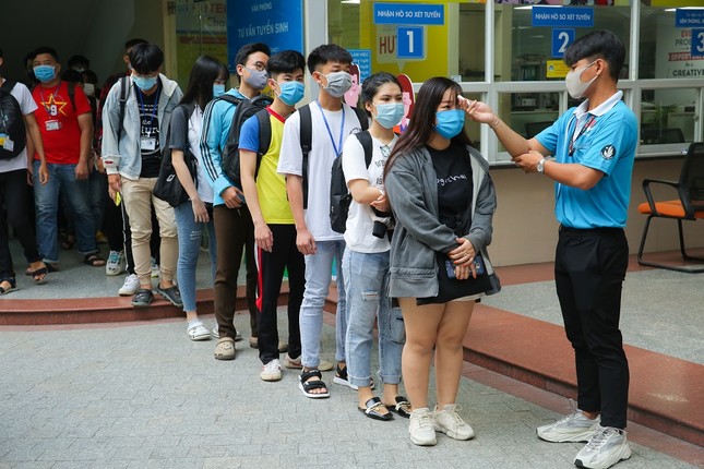 Sinh viên hào hứng trở lại giảng đường ảnh 7