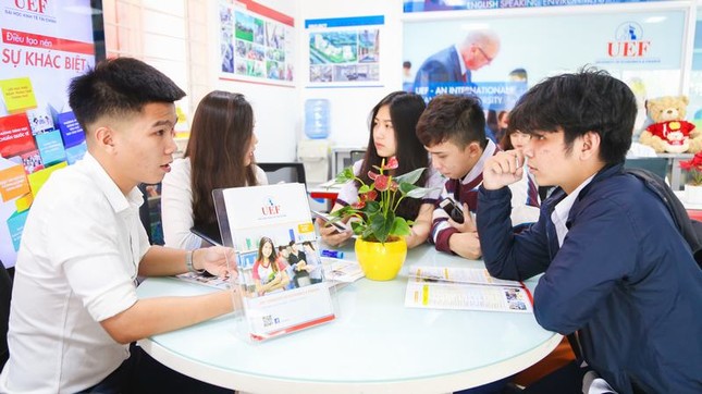 Vì sao trường đại học đua nhau xét tuyển bằng học bạ? ảnh 1