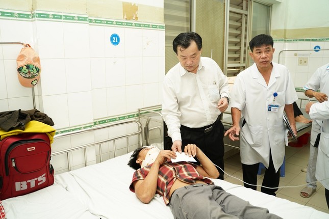 Sức khỏe 7 bệnh nhân cấp cứu trong vụ tai nạn thảm khốc ở Bình Thuận ra sao? ảnh 1