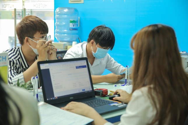 Trường ĐH Công nghệ TP. HCM công bố điểm nhận hồ sơ xét tuyển điểm thi tốt nghiệp ảnh 1